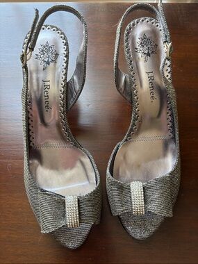J. Renee Metallic Pewter Slingback Heels with Decorative Bow. Size 9.5